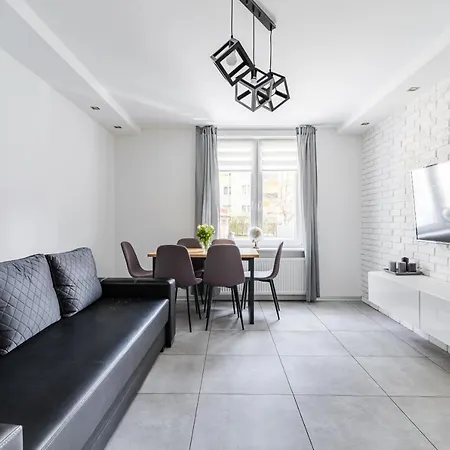 Plac Dabrowskiego アパート *